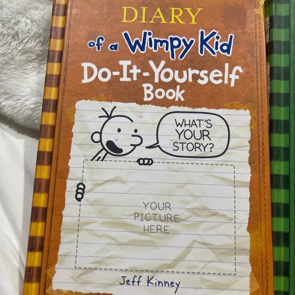 Diary of a Wimpy Kid 4 Hard Cover books Like new - Picture 3 of 10